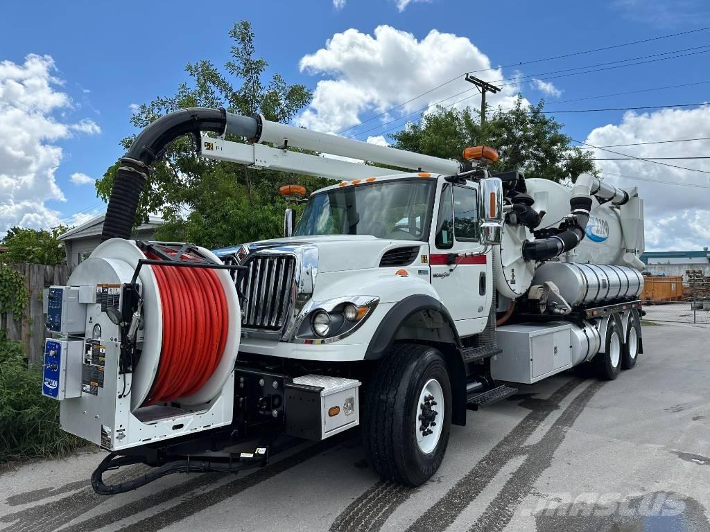 International 7500 Commercial vehicle