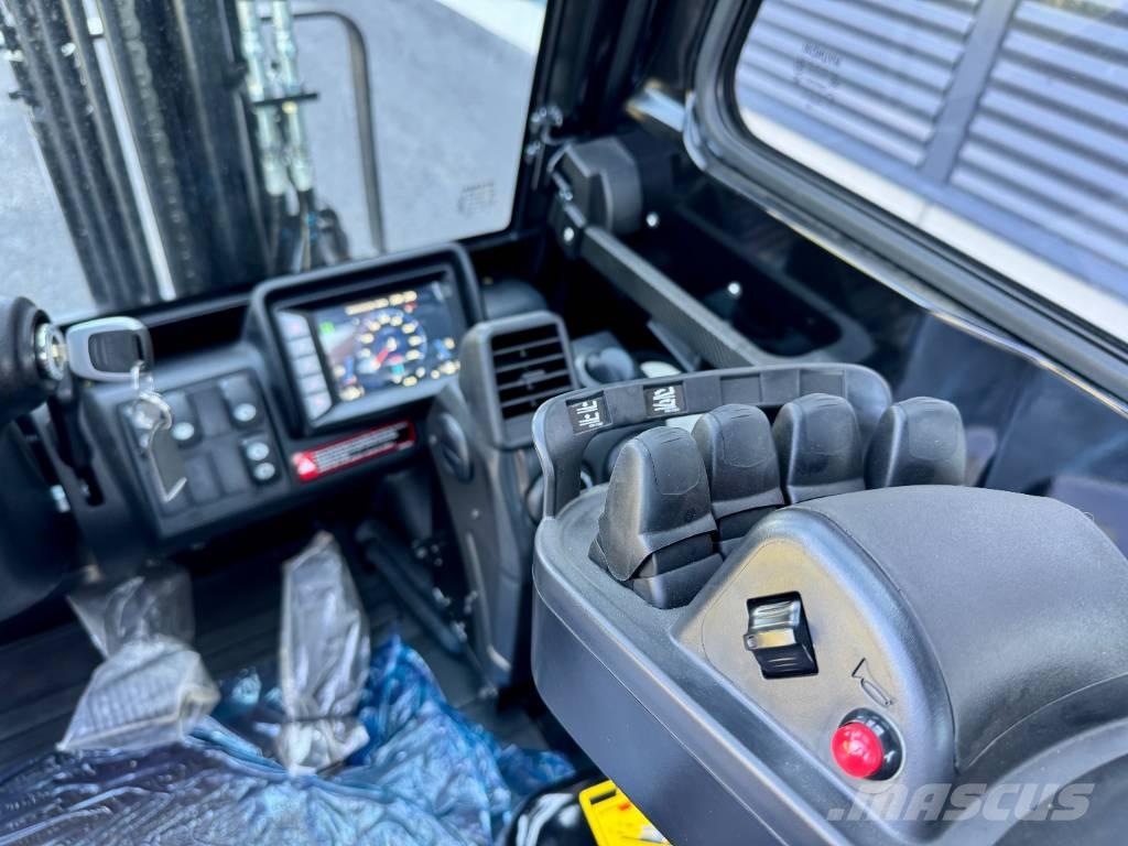 Hyundai 35DN-9V Diesel trucks