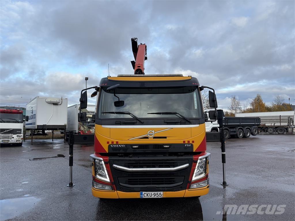 Volvo FM370 6x2 Truck mounted cranes