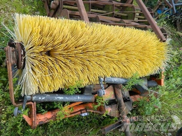  Traktora birste Sweepers