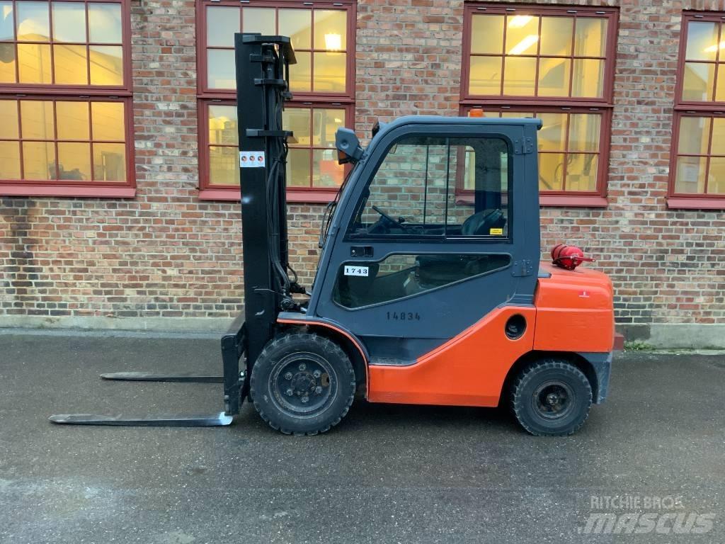 Toyota 02-8 FD F 30 Diesel trucks