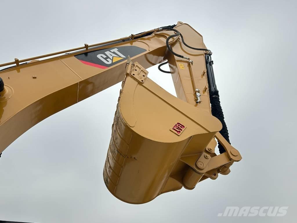 CAT 325D2L Crawler excavators
