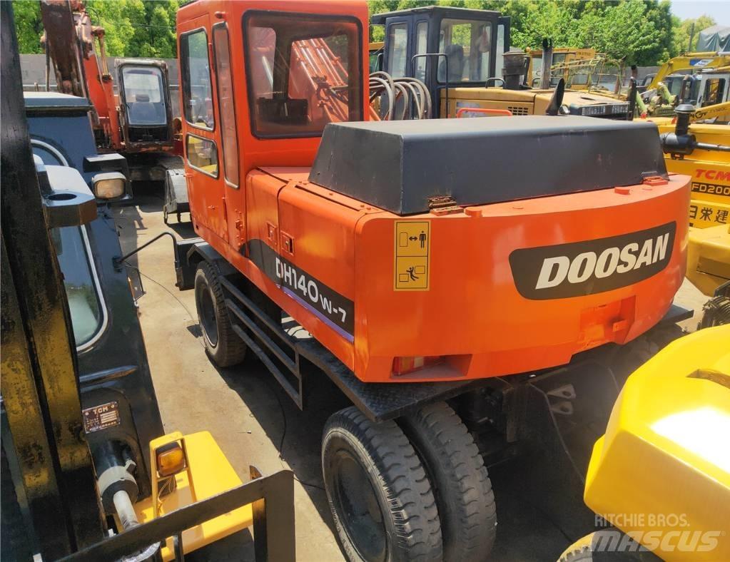 Doosan 140 W Wheeled excavators
