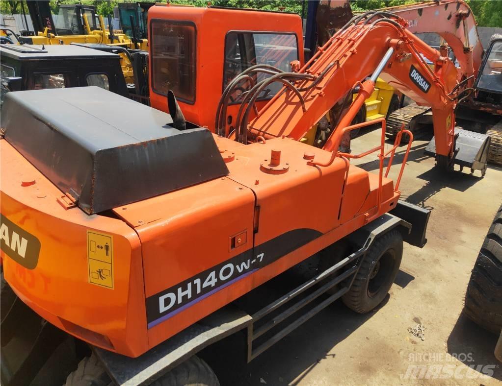 Doosan 140 W Wheeled excavators