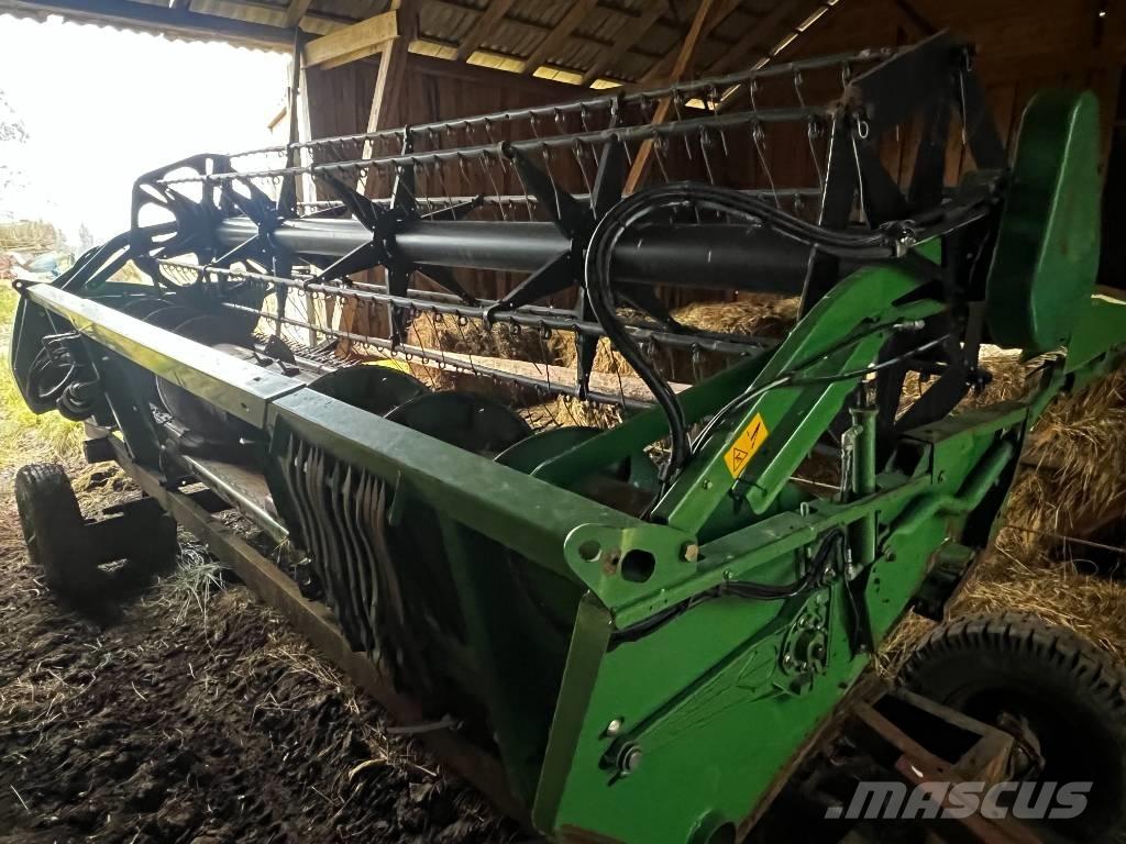 John Deere 1470 Combine harvesters