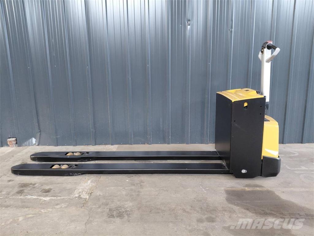 CAT NPP20N2 Pedestrian stacker