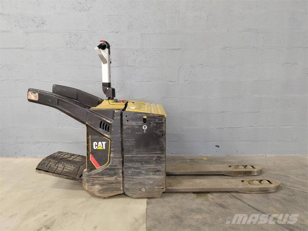 CAT NPV20N2 Self propelled stackers