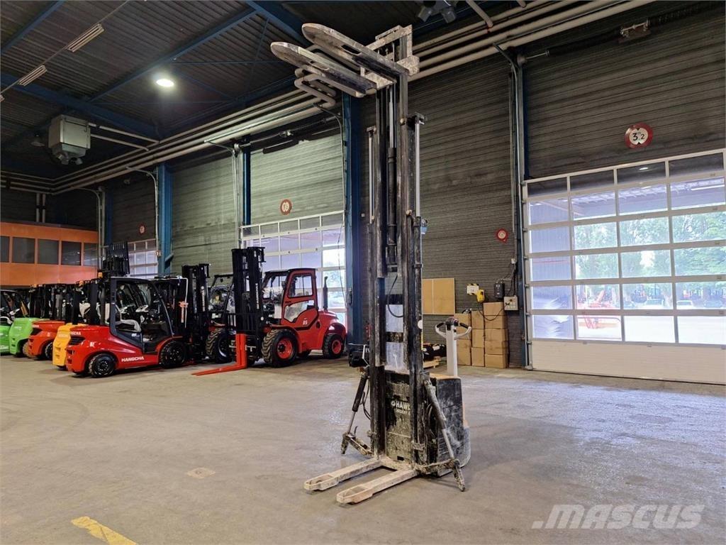 CAT NSP16N2 Pedestrian stacker