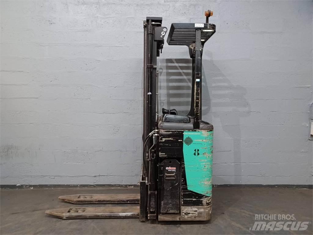 CAT NSR16N Self propelled stackers