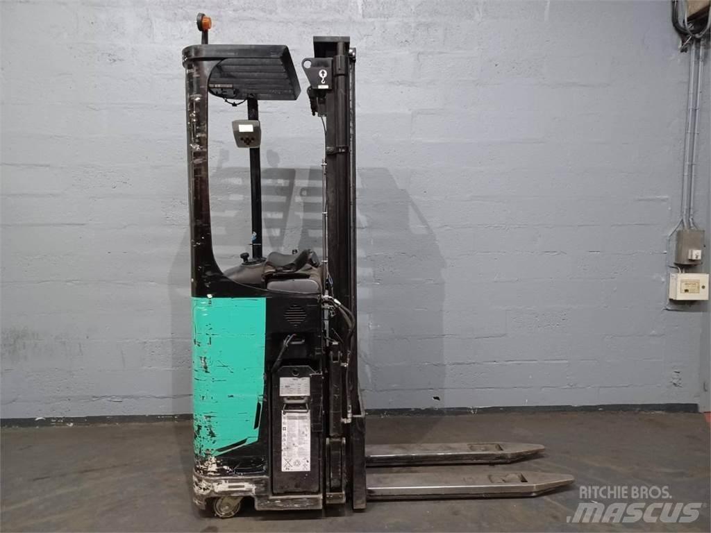 CAT NSR16N Self propelled stackers