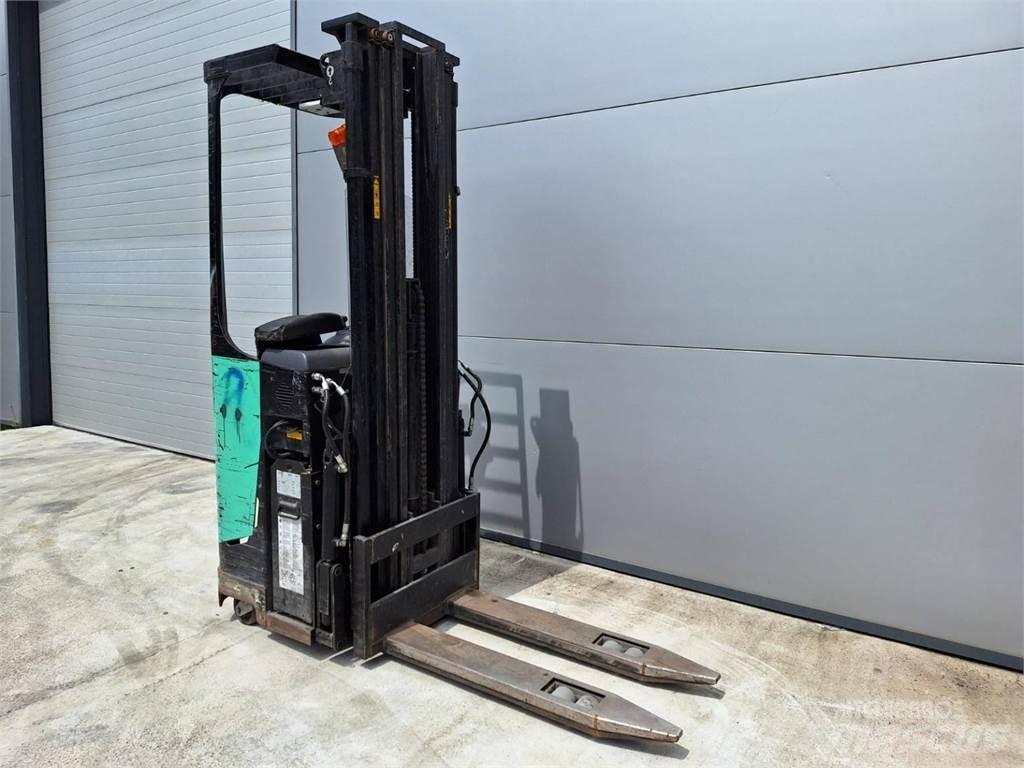 CAT NSR16N Self propelled stackers