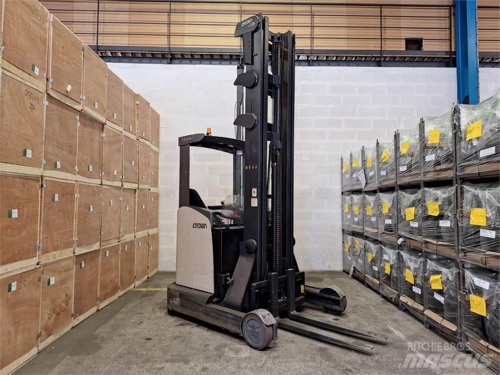 Crown ESR 5260 Reach truck