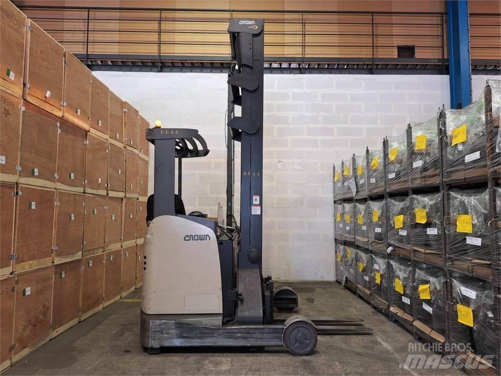 Crown ESR 5260 Reach truck
