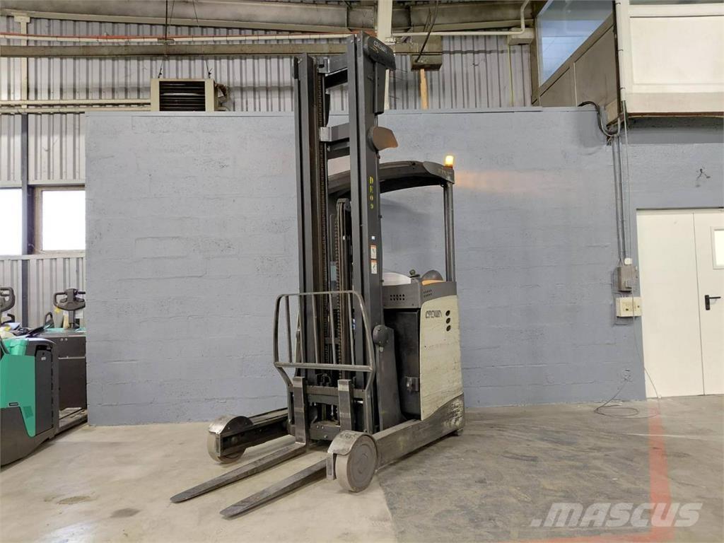 Crown ESR 5260 Reach truck