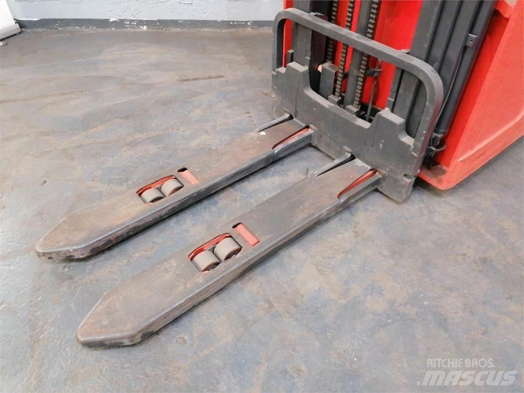 Fenwick L12 Self propelled stackers