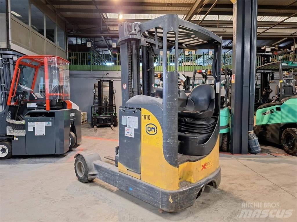 OM XRS20AC Reach truck