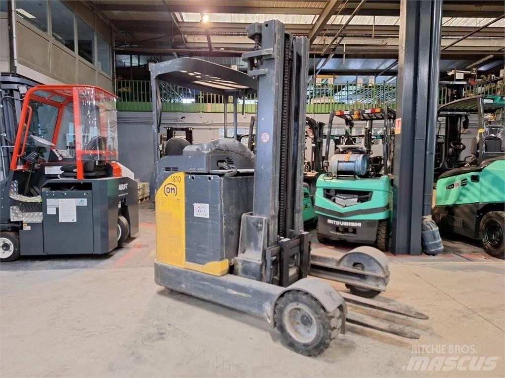 OM XRS20AC Reach truck