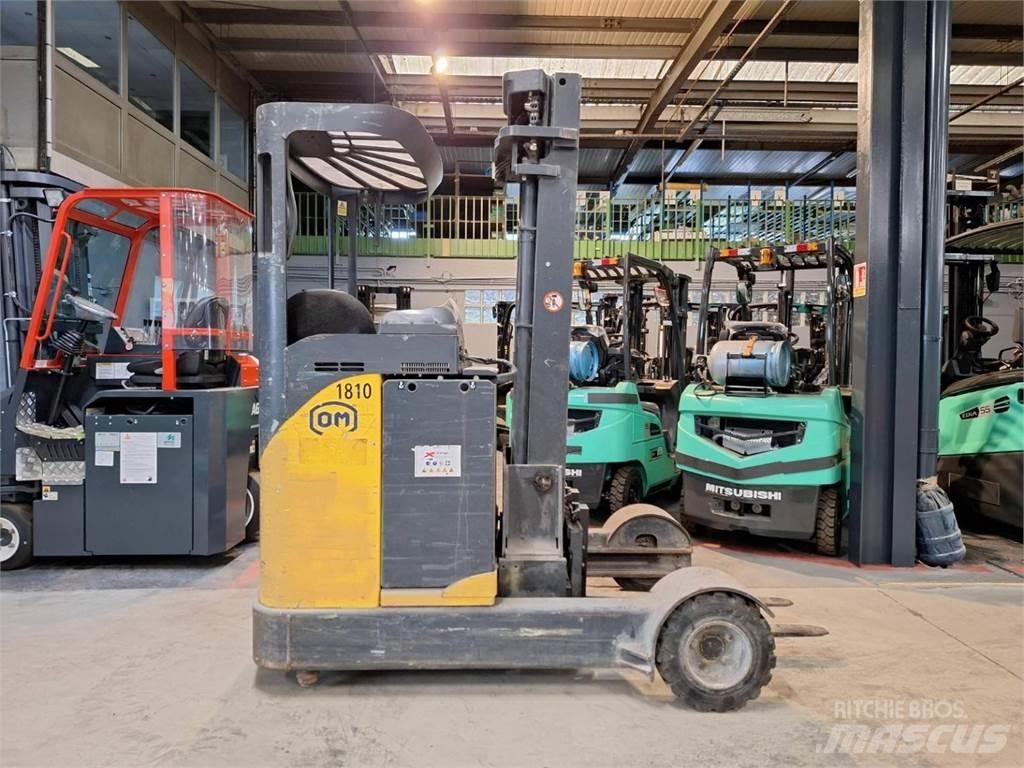 OM XRS20AC Reach truck