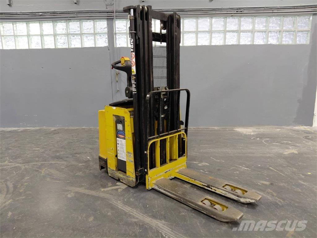 Yale MS12X Pedestrian stacker