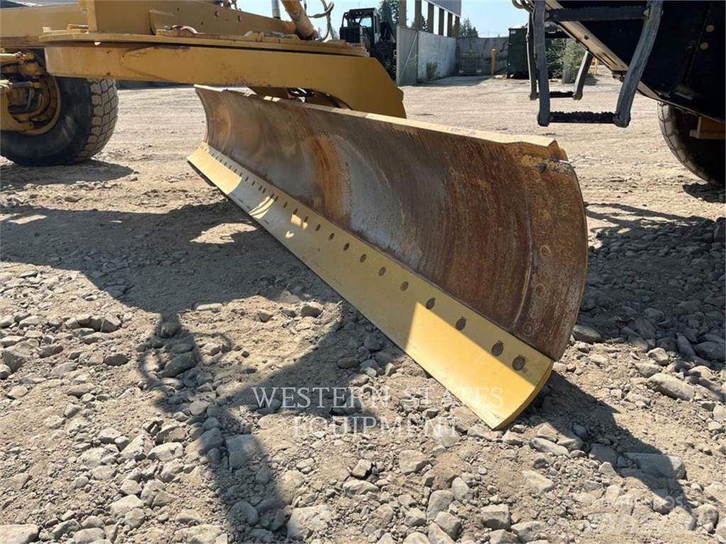 CAT 140 Graders