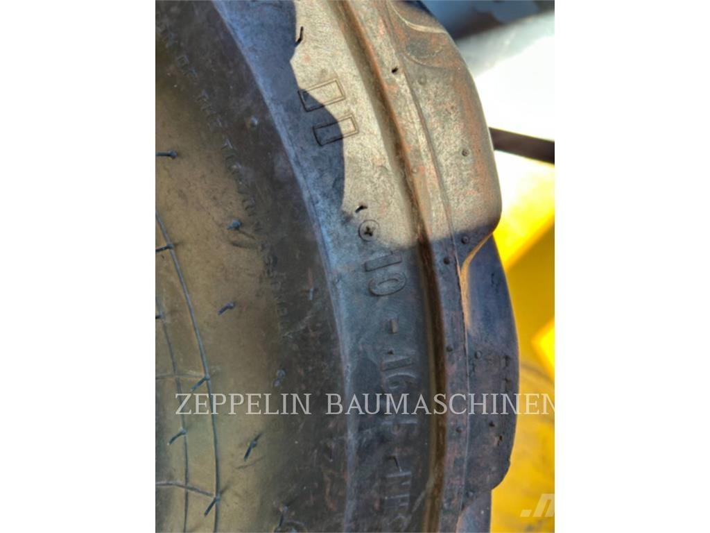 CAT 226D Skid steer loaders