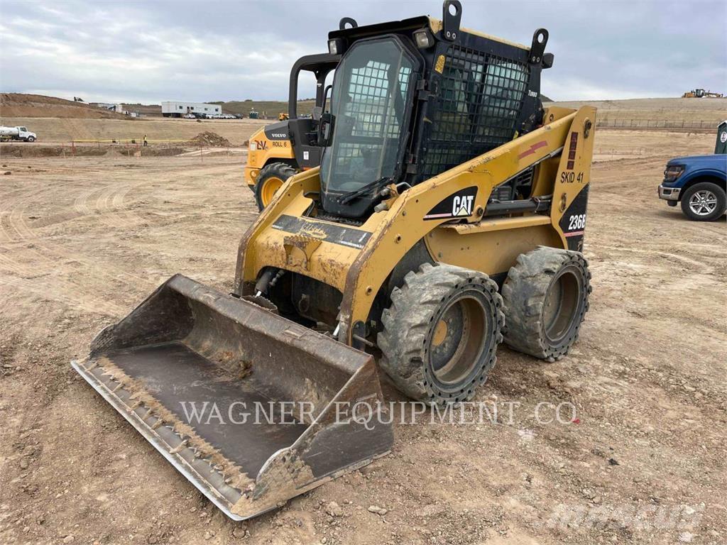 CAT 236B Skid steer loaders