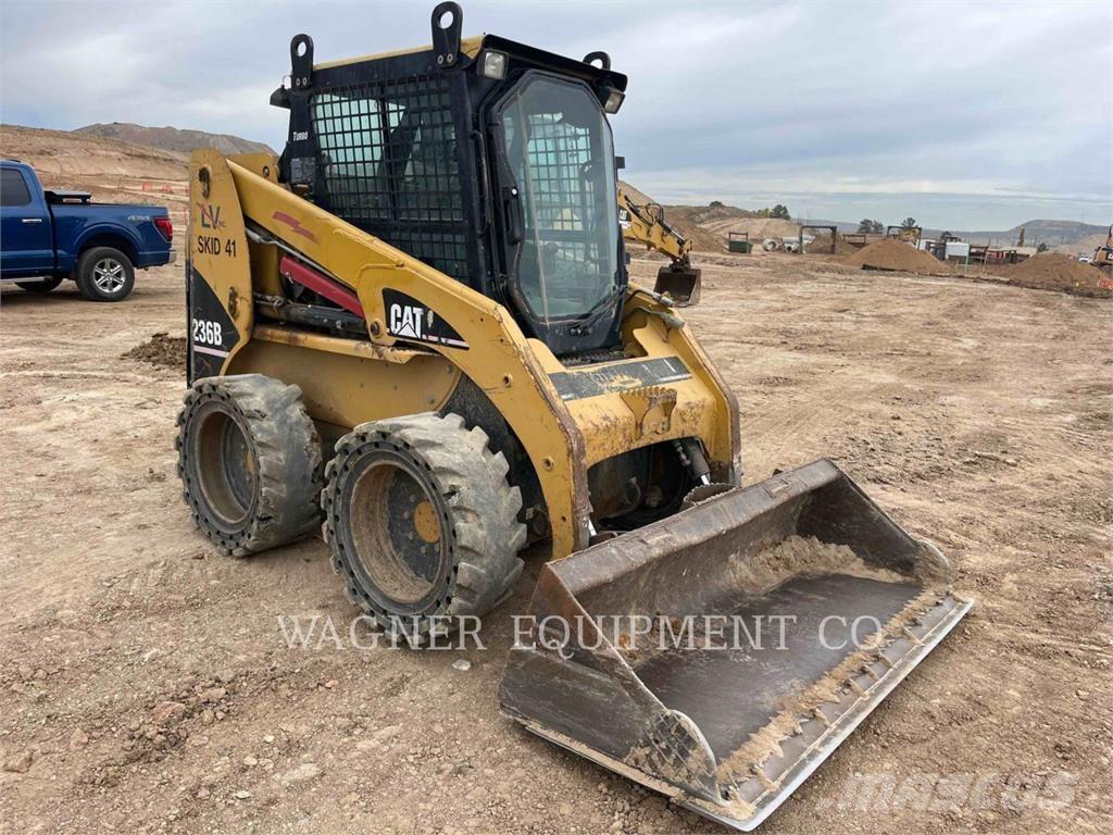 CAT 236B Skid steer loaders