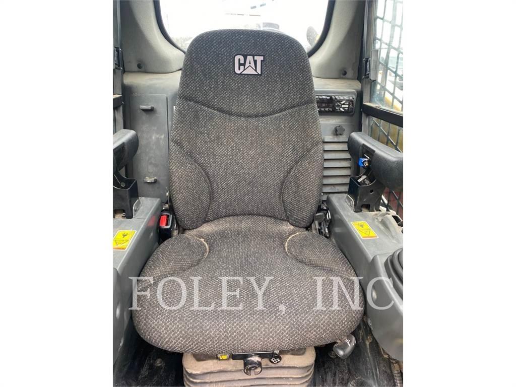 CAT 236D Skid steer loaders