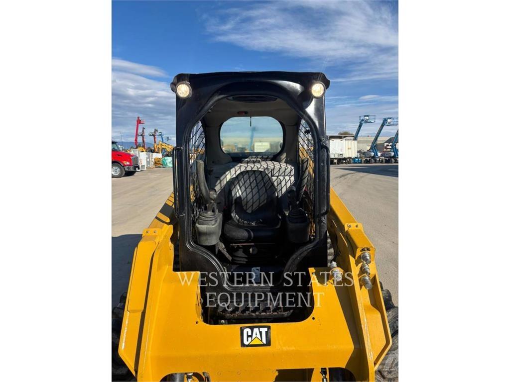 CAT 236D Skid steer loaders