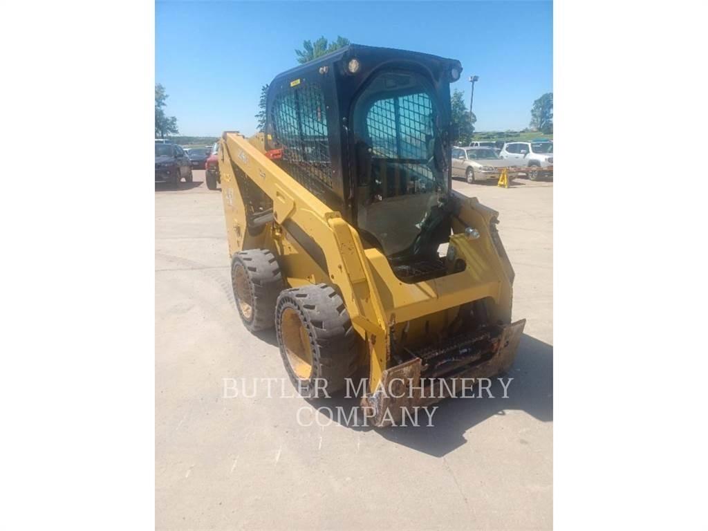 CAT 236D3 Skid steer loaders