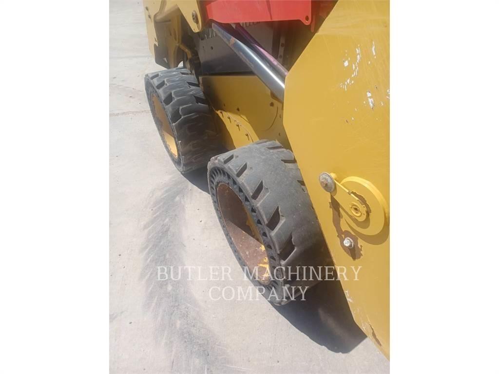 CAT 236D3 Skid steer loaders