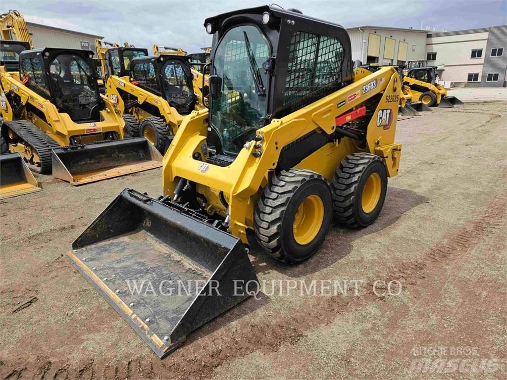 CAT 236D3 Skid steer loaders
