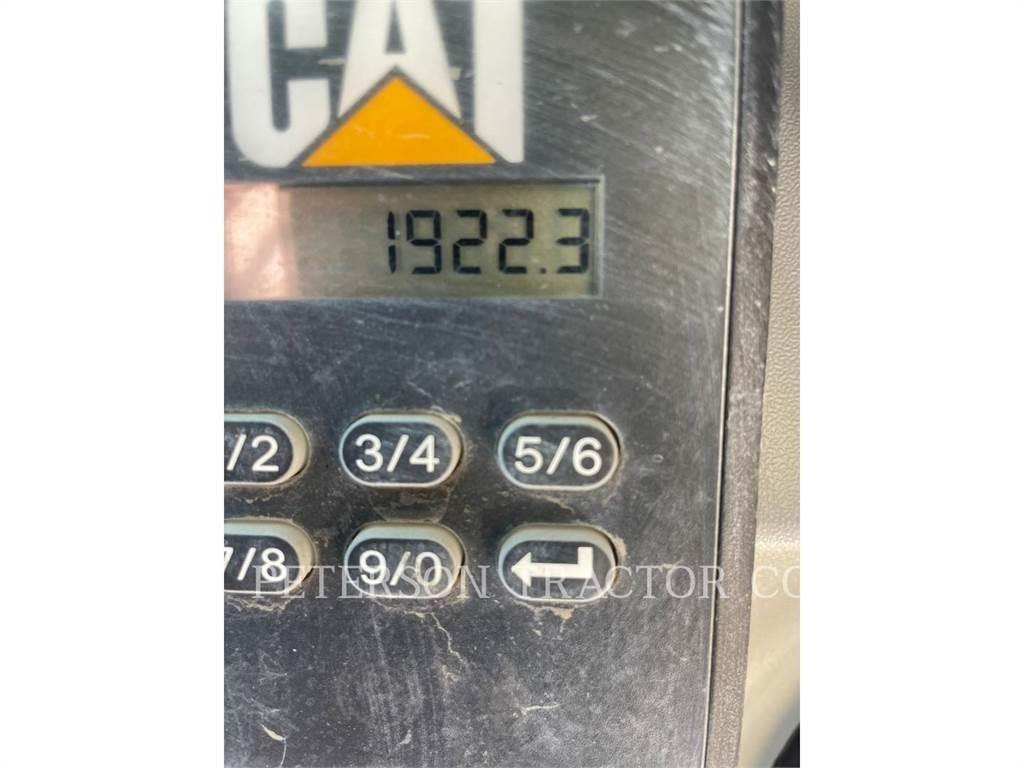 CAT 239D Crawler loaders