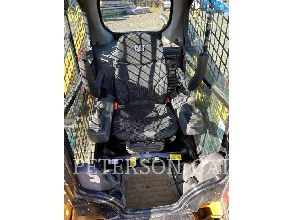CAT 239D3 Skid steer loaders