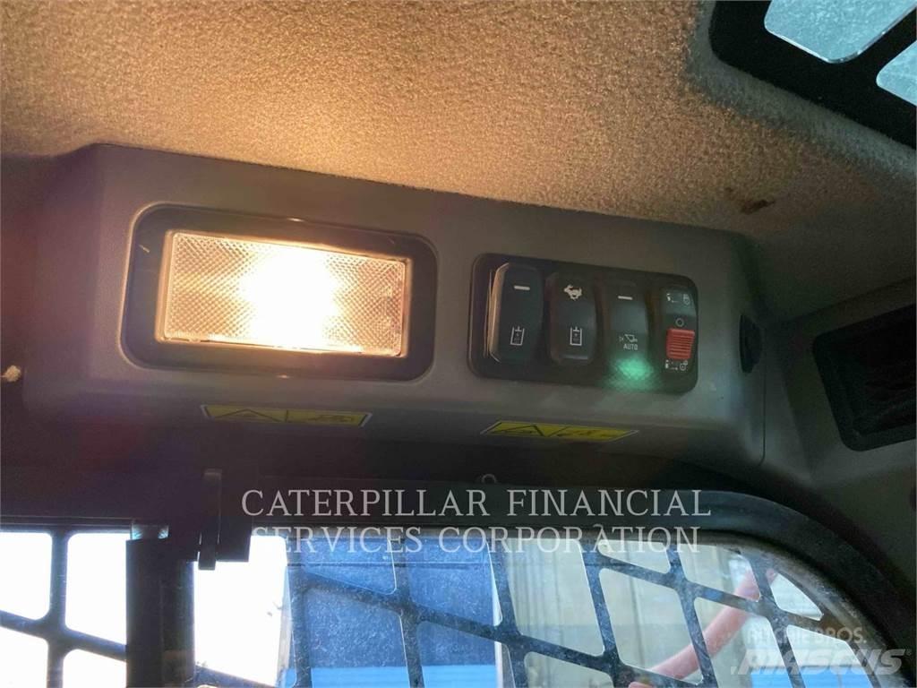 CAT 242D3 Skid steer loaders