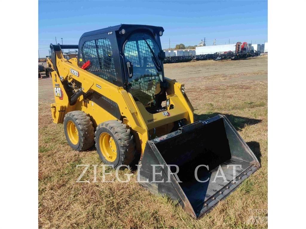 CAT 242D3 Skid steer loaders