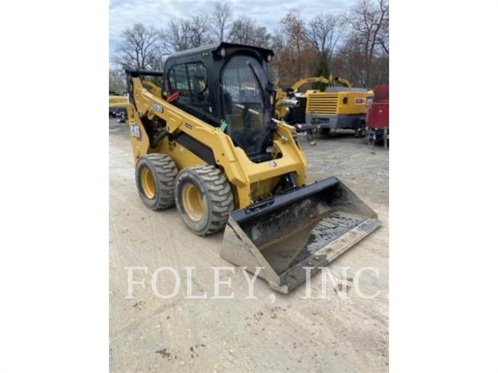 CAT 242D3 Skid steer loaders