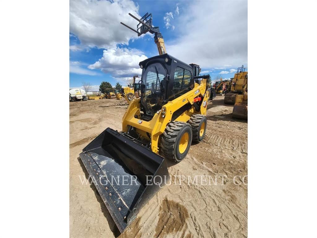 CAT 242D3 Skid steer loaders
