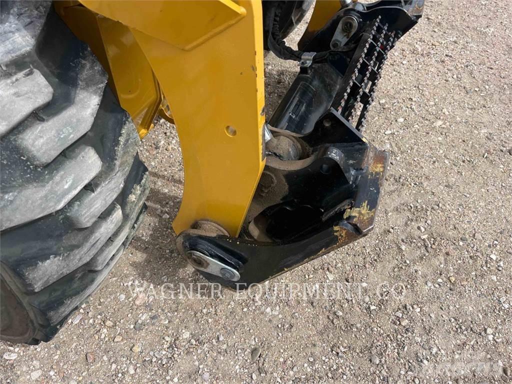 CAT 242D3 Skid steer loaders