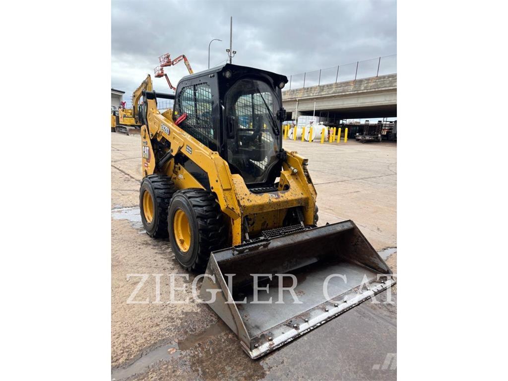 CAT 242D3 Skid steer loaders
