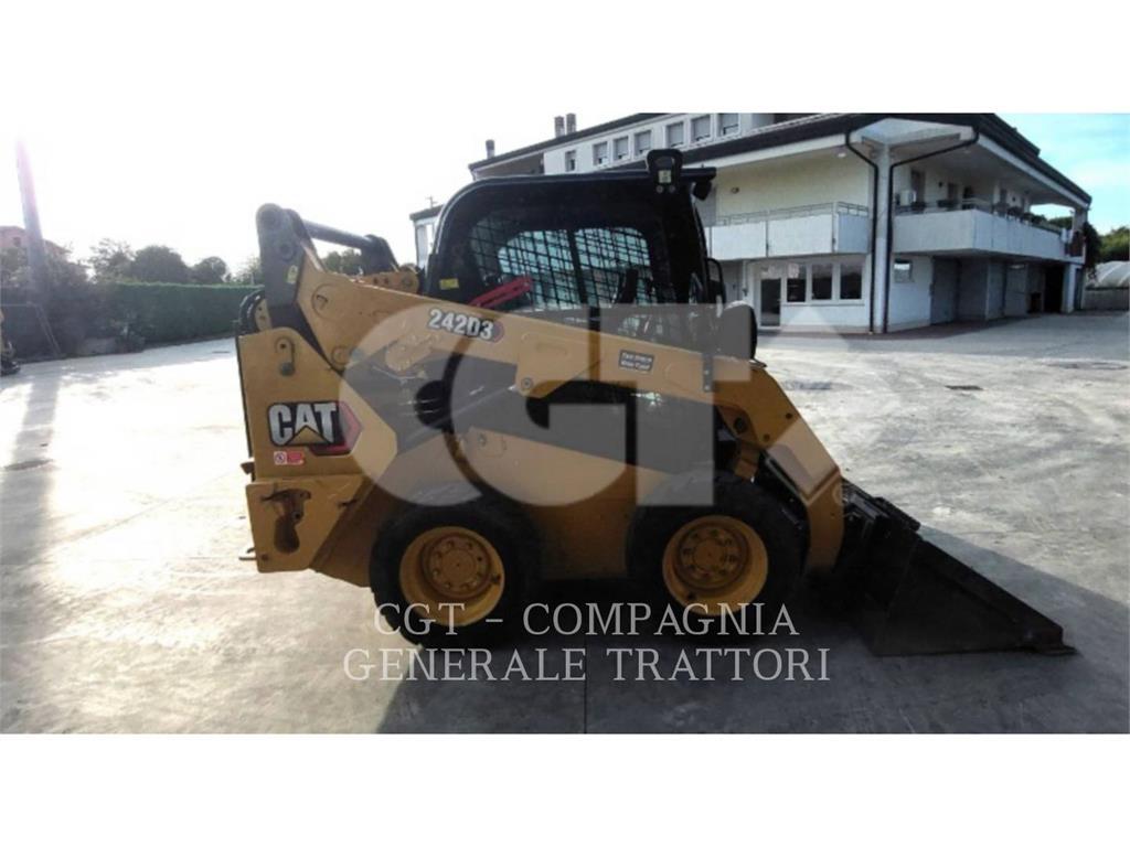 CAT 242D3 Skid steer loaders