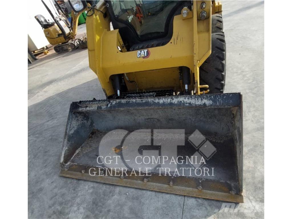CAT 242D3 Skid steer loaders