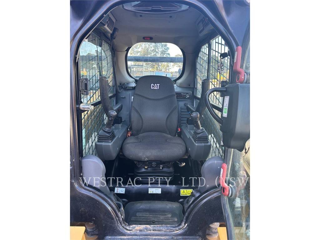 CAT 242D3LRC Skid steer loaders