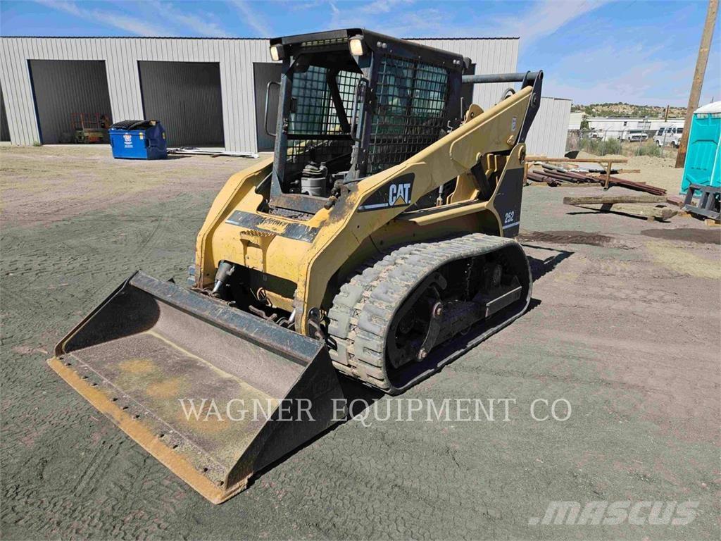 CAT 252 Skid steer loaders
