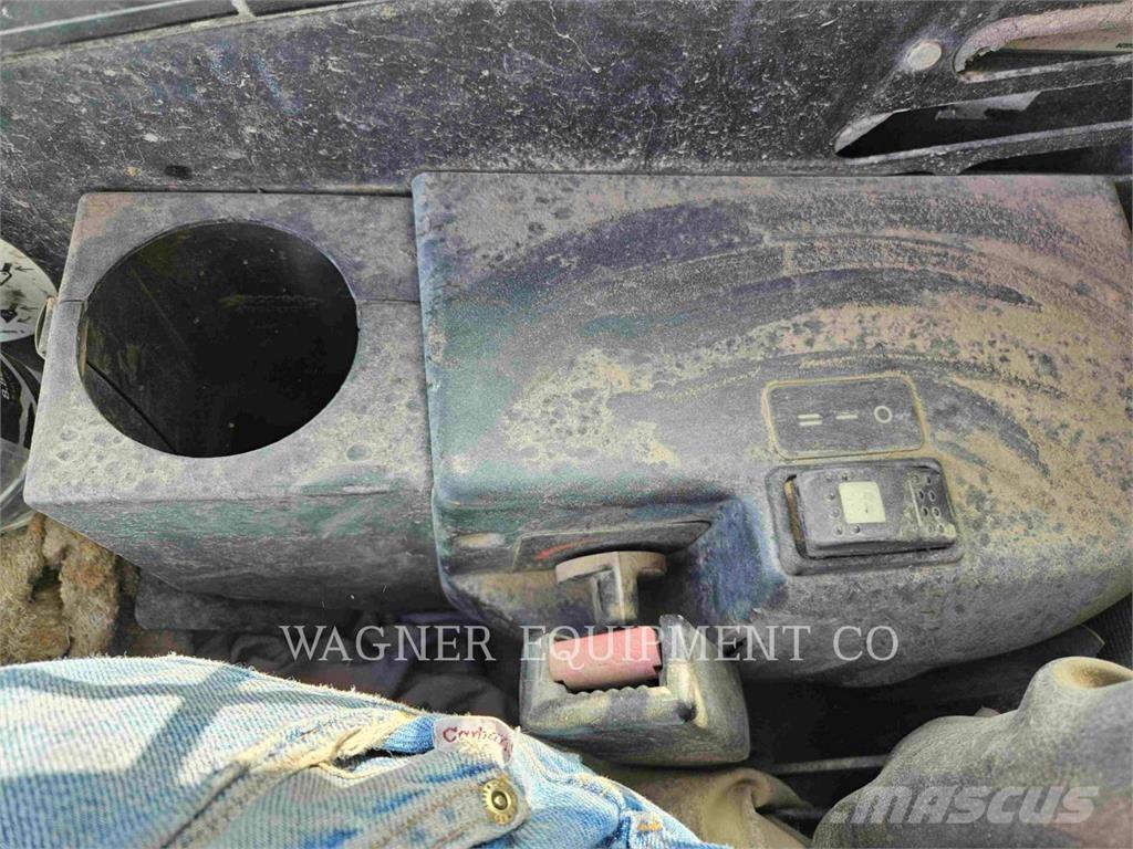 CAT 252 Skid steer loaders