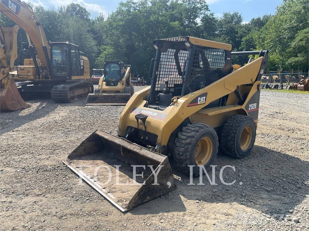 CAT 252B Skid steer loaders