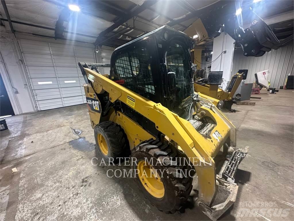 CAT 262D Skid steer loaders