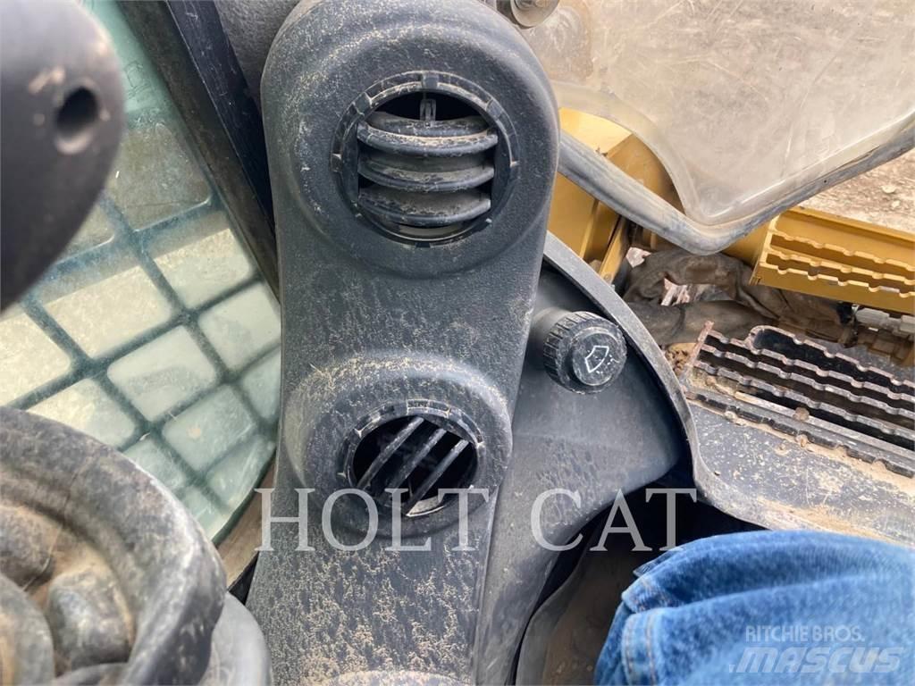 CAT 262D Skid steer loaders