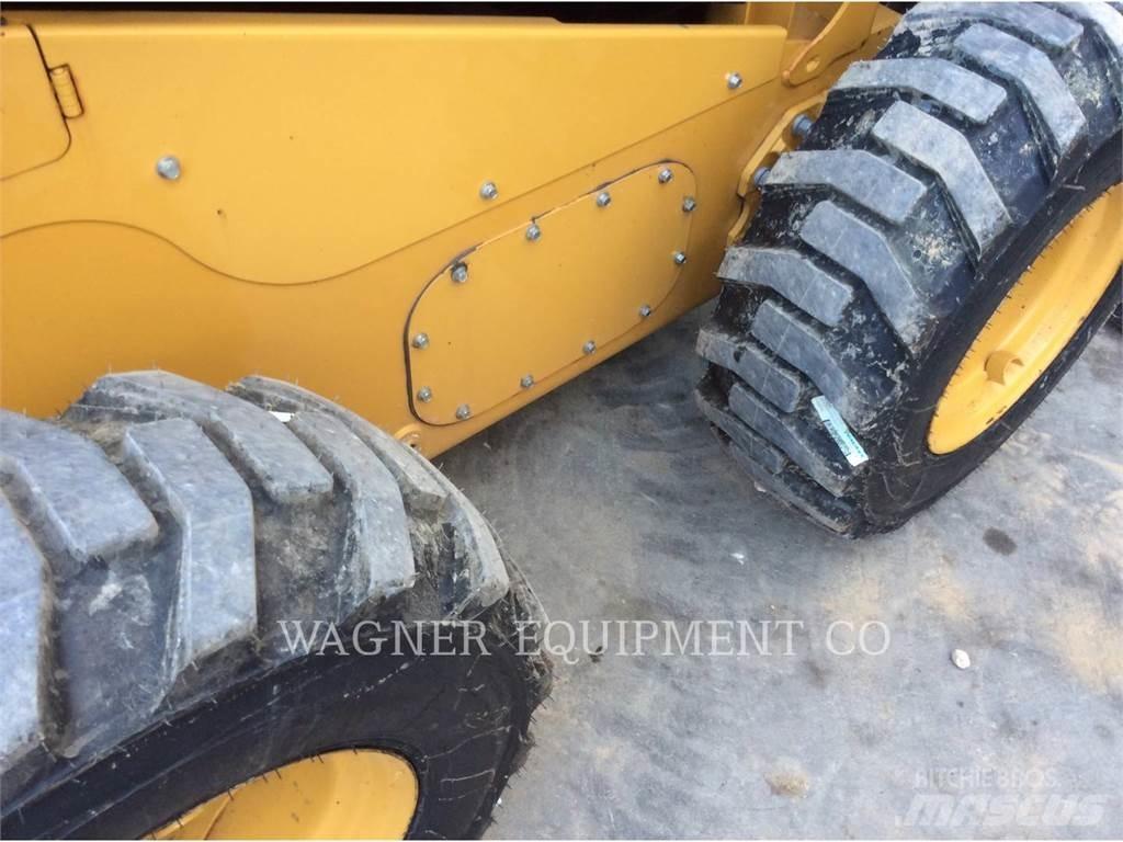 CAT 262D3 Skid steer loaders