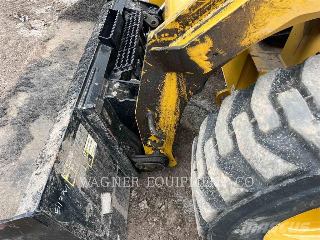 CAT 262D3 Skid steer loaders
